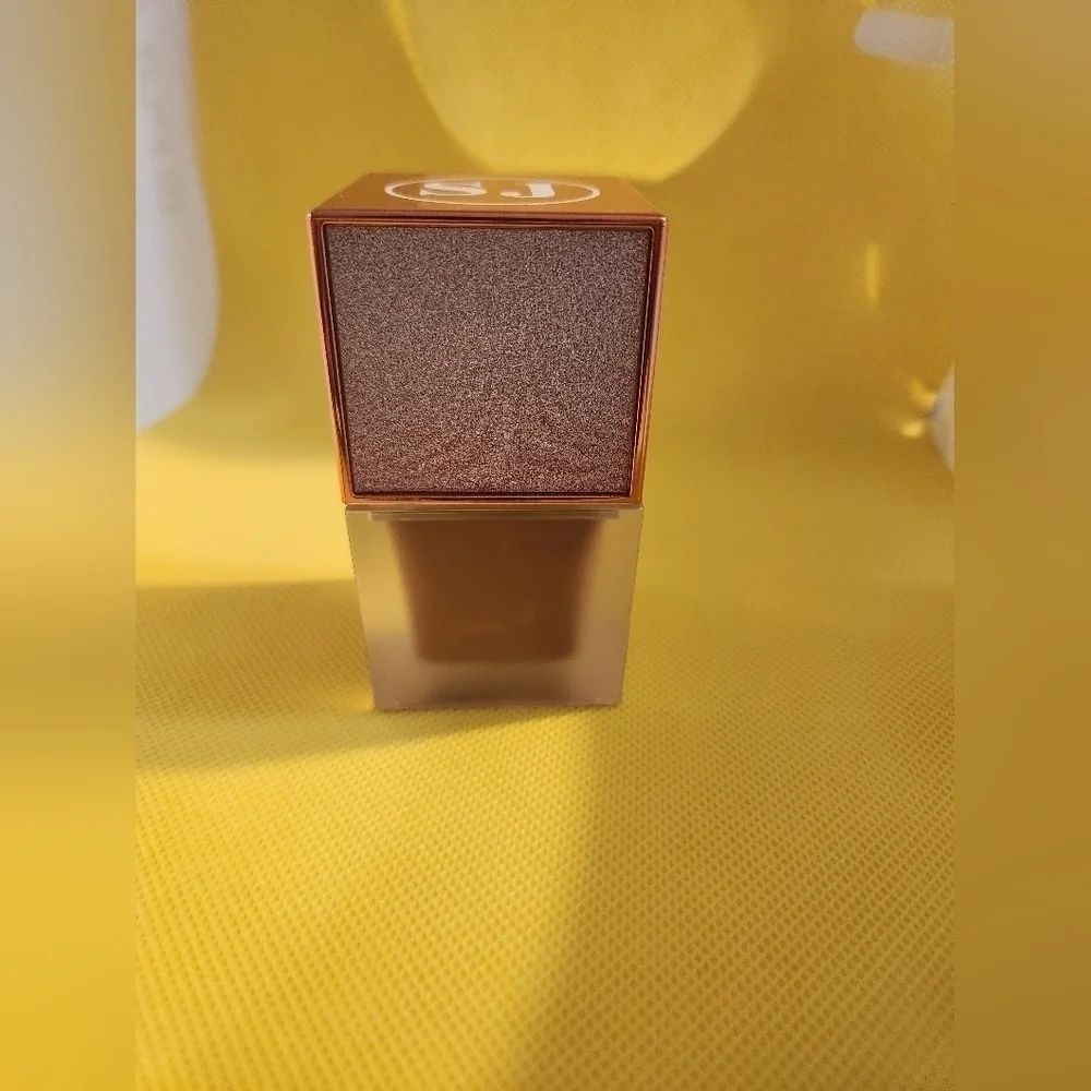 Sassy Jones‎ foundation